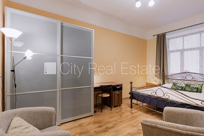 Здание во дворе, благоустроенная озеленённая территория, закрытый двор, въездные Рига - изображение 1