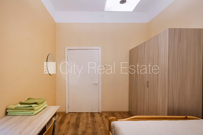 Здание во дворе, благоустроенная озеленённая территория, закрытый двор, въездные Рига - изображение 13