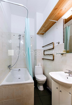 Здание во дворе, благоустроенная озеленённая территория, закрытый двор, въездные Рига - изображение 18