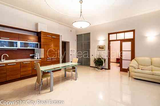 Земля в собственности, фасадный дом, реновированный дом, подъездная дорога Рига