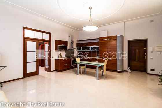 Земля в собственности, фасадный дом, реновированный дом, подъездная дорога Рига