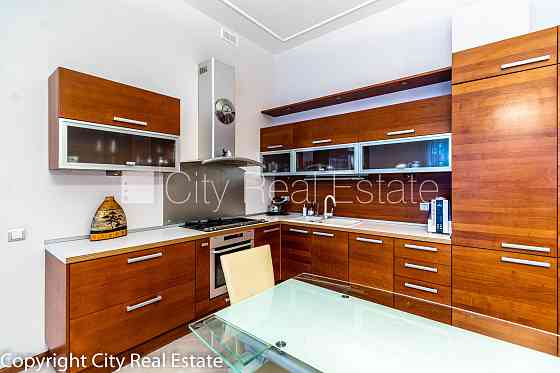 Земля в собственности, фасадный дом, реновированный дом, подъездная дорога Рига