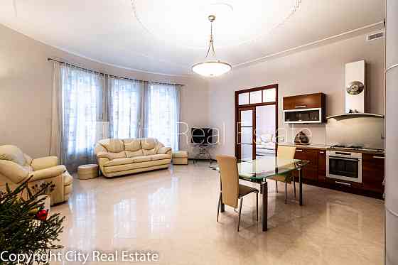 Земля в собственности, фасадный дом, реновированный дом, подъездная дорога Рига