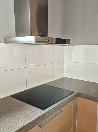 Fasādes māja, slēgts pagalms, ieeja no ielas, logi vērsti mājas abās pusēs, istabas Rīga - foto 14