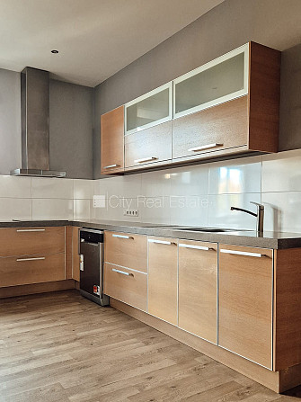 Fasādes māja, slēgts pagalms, ieeja no ielas, logi vērsti mājas abās pusēs, istabas Rīga - foto 12