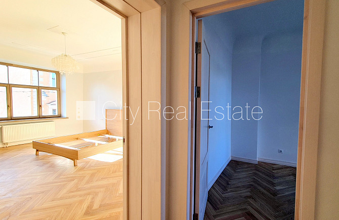 Фасадный дом, благоустроенная озеленённая территория, подъездная дорога покрыта Рига - изображение 14