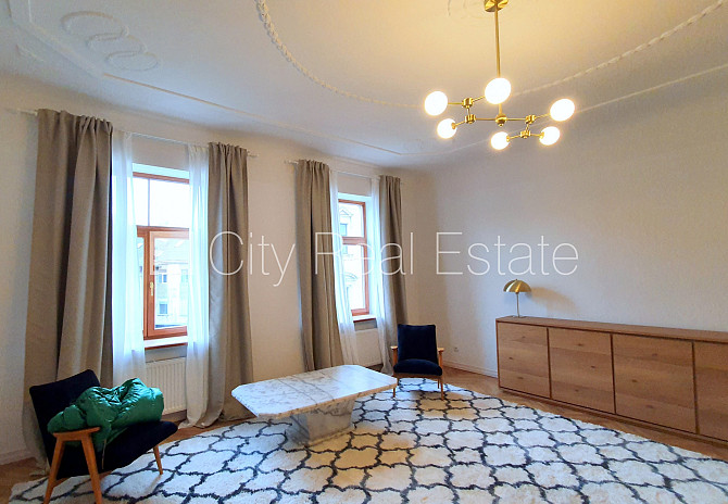 Фасадный дом, благоустроенная озеленённая территория, подъездная дорога покрыта Рига - изображение 4