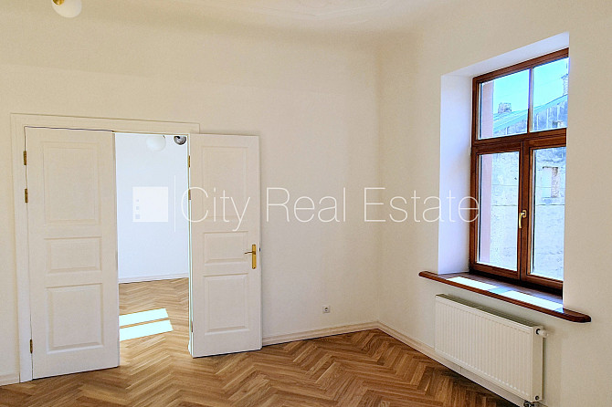 Фасадный дом, благоустроенная озеленённая территория, подъездная дорога покрыта Рига - изображение 19