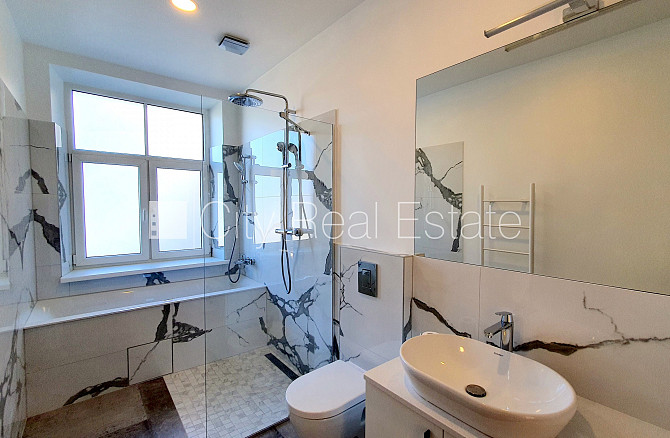 Фасадный дом, благоустроенная озеленённая территория, подъездная дорога покрыта Рига - изображение 12