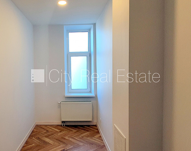 Фасадный дом, благоустроенная озеленённая территория, подъездная дорога покрыта Рига - изображение 20