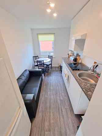 Земля в собственности, фасадный дом, вход с улицы, лифт, лоджия, окна выходят во Рига