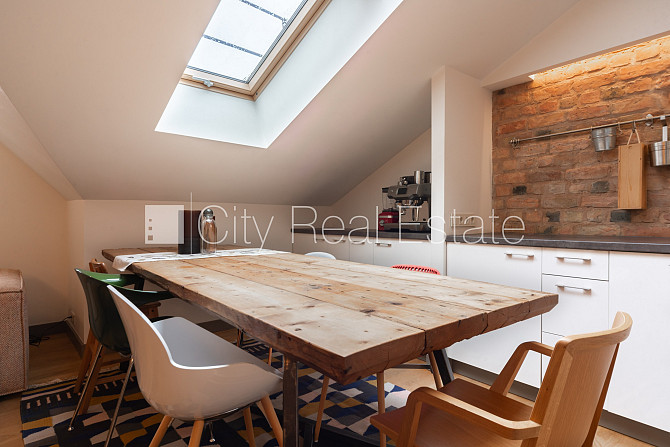 Здание во дворе, благоустроенная озеленённая территория, место для машины, лифт, Рига - изображение 9