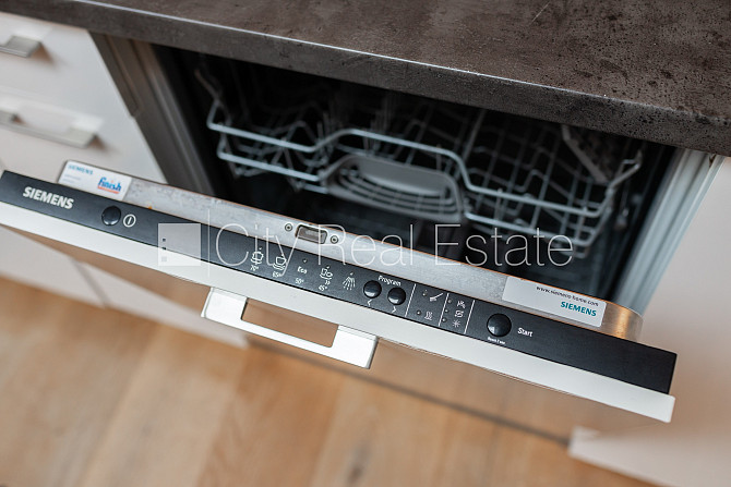 Здание во дворе, благоустроенная озеленённая территория, место для машины, лифт, Рига - изображение 13