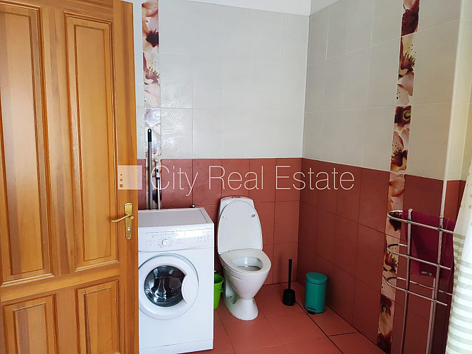 Здание во дворе, реновированный дом, благоустроенная озеленённая территория, Рига - изображение 12