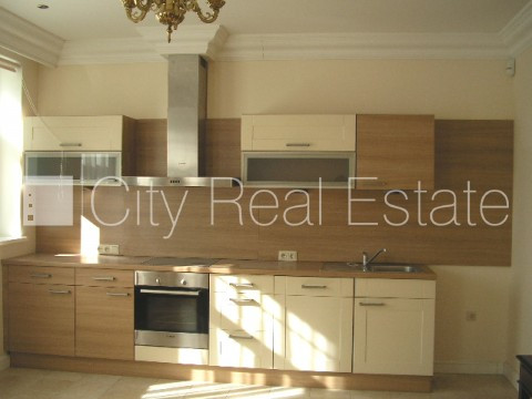 Фасадный дом, реновированный дом, место для машины, охраняемая автостоянка, Рига - изображение 3