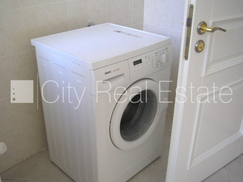 Фасадный дом, реновированный дом, место для машины, охраняемая автостоянка, Рига - изображение 16