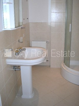 Фасадный дом, реновированный дом, место для машины, охраняемая автостоянка, Рига - изображение 13