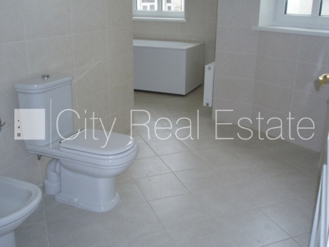 Фасадный дом, реновированный дом, место для машины, охраняемая автостоянка, Рига - изображение 14