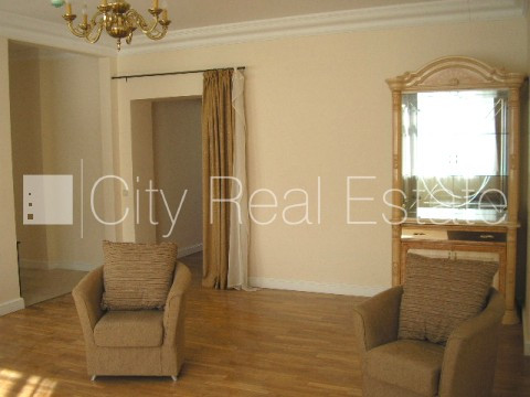 Фасадный дом, реновированный дом, место для машины, охраняемая автостоянка, Рига - изображение 6