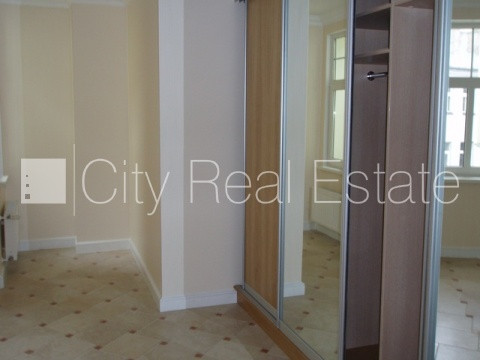 Фасадный дом, реновированный дом, место для машины, охраняемая автостоянка, Рига - изображение 12