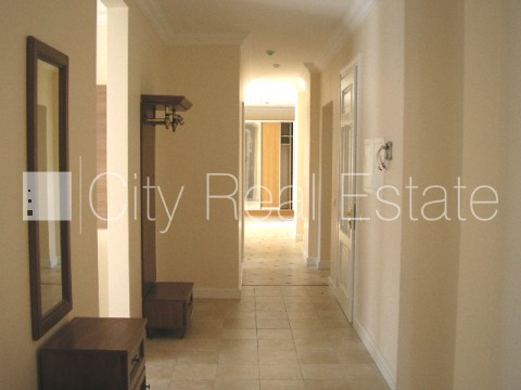 Фасадный дом, реновированный дом, место для машины, охраняемая автостоянка, Рига - изображение 10