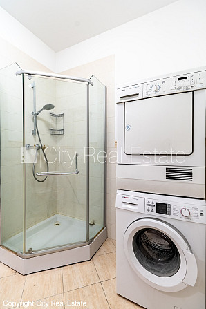 Фасадный дом, реновированный дом, закрытый двор, место для машины, вход с улицы и Рига - изображение 16