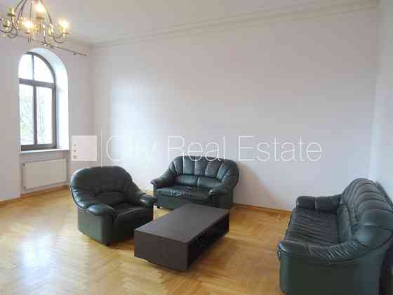 Земля в собственности, фасадный дом, реновированный дом, поменянное покрытие Рига