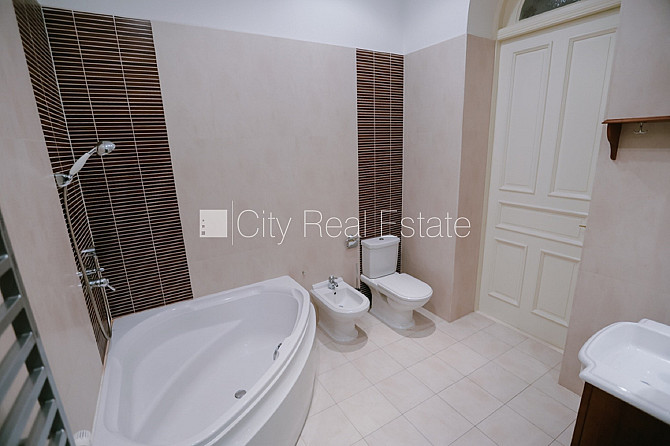 Фасадный дом, реновированный дом, кирпичные стены, фасад с декоративной Рига - изображение 14