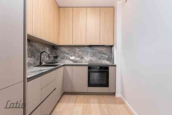 Lielisks 2 istabu dzīvoklis jaunā un skaistā projektā, 52 kv.m, 3/6 st., plašs balkons no abām istab Rīga