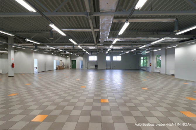 Tiek piedāvātas plašas komercplatības virs veikala MAXIMA stratēģiski izdevīgā un aktīvā Rīga - foto 3