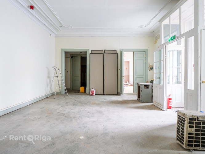 Izīrē telpas pilsētas centrā!  Piedāvājumā gaišas un plašas telpas izcilā vietā  pašā Rīga - foto 5