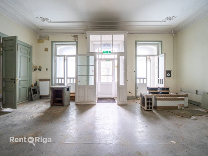Izīrē telpas pilsētas centrā!  Piedāvājumā gaišas un plašas telpas izcilā vietā  pašā Rīga - foto 2