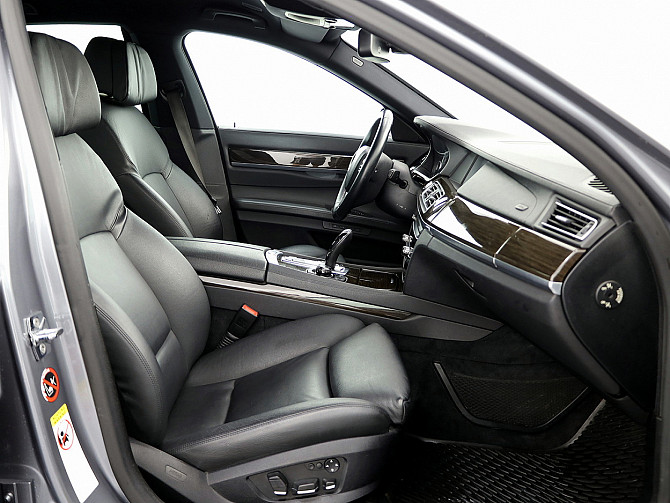 BMW 750 Executive 4.4 300kW Tallina - foto 6