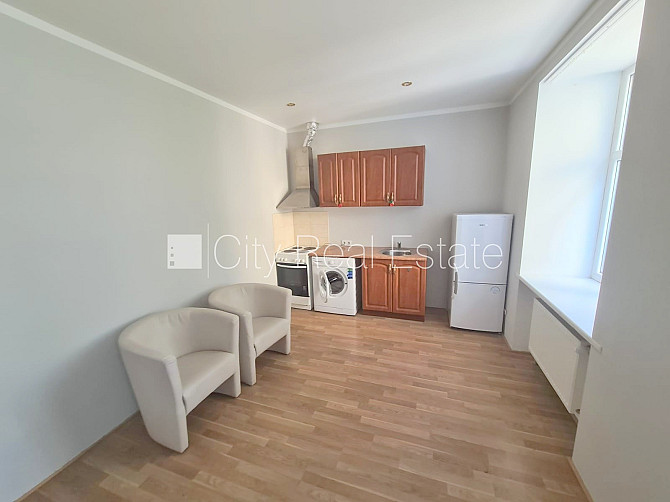 Pagalma ēka, labiekārtota apzaļumota teritorija, vieta automašīnai, ir lifts, kāpņu telpa Rīga - foto 4