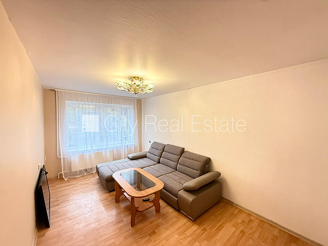 Pagalma māja, labiekārtota apzaļumota teritorija, vieta vairākām automašīnām, teritorijas Rīga - foto 16