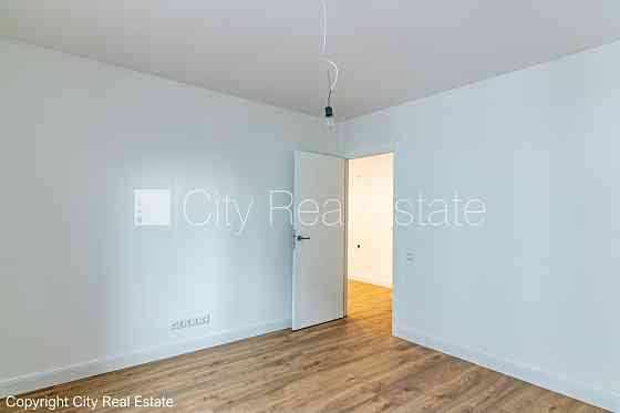 Реставрированный дом, фасад с деревянной отделкой, энергоэффективный дом, Rīga