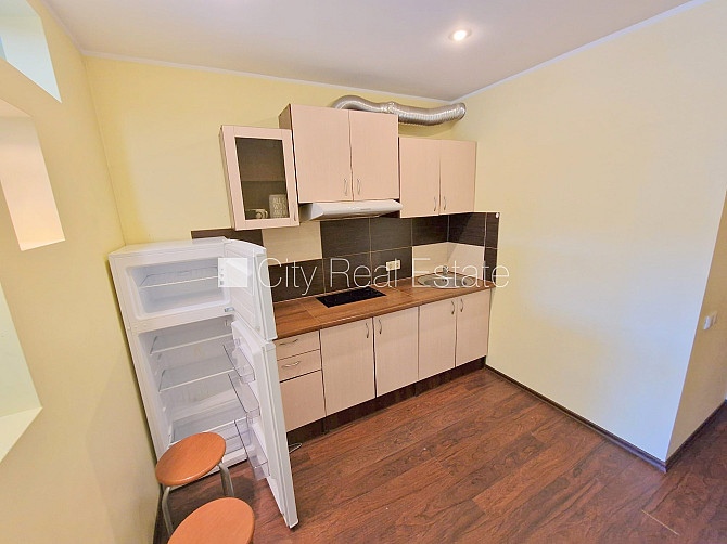 Jaunceltne, fasādes māja, slēgts pagalms, iespēja nomāt autostāvvietu, ieeja no ielas un Rīga - foto 3