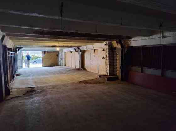 Tiek iznomātas neapkurināmas noliktavu telpas centrā, Sporta ielā.  Līdzena betona grīda. Plaši vārt Rīga