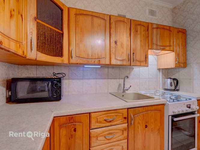 Ilgtermiņā tiek izīrēts mājīgs 2 istabu dzīvoklis Pļavniekos.  Tiek piedāvāts gaišs un Rīga - foto 2