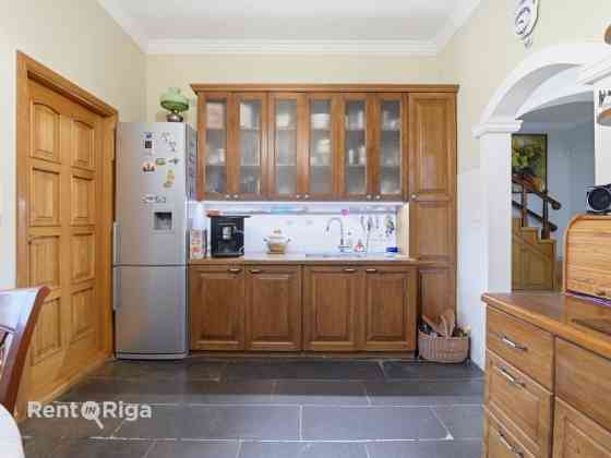 Plaša privātmāja labā stāvoklī Vimbukrogā pirms Ķekavas.  Ēkas 1.stāvā ir plaša viesistaba, kas apvi Ķekavas pagasts