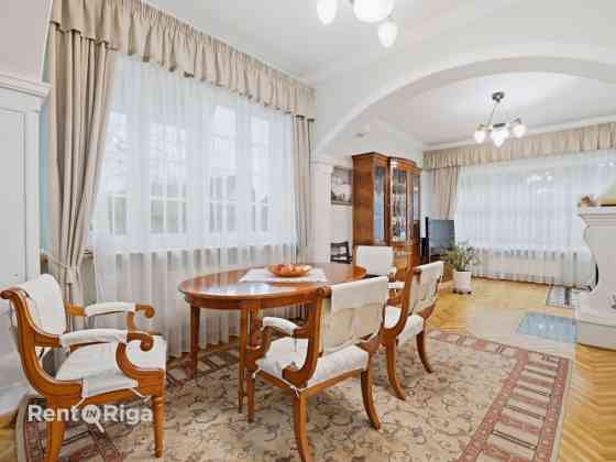 Plaša privātmāja labā stāvoklī Vimbukrogā pirms Ķekavas.  Ēkas 1.stāvā ir plaša viesistaba, kas apvi Ķekavas pagasts