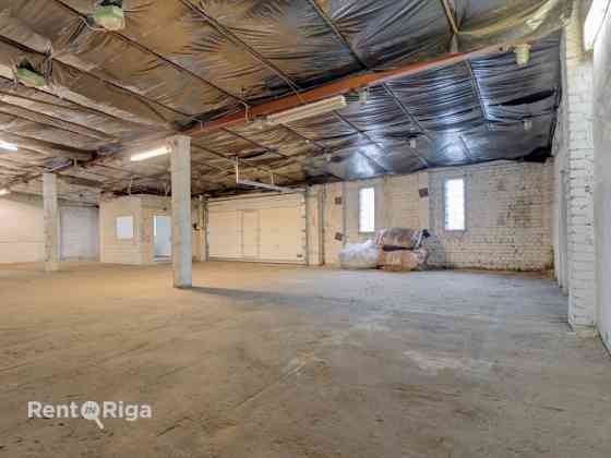 Iznomā noliktavas telpas Strenču ielā.  + kopējā platība 240 m2 + 3 fāžu elektrības pieslēgums + slē Rīga
