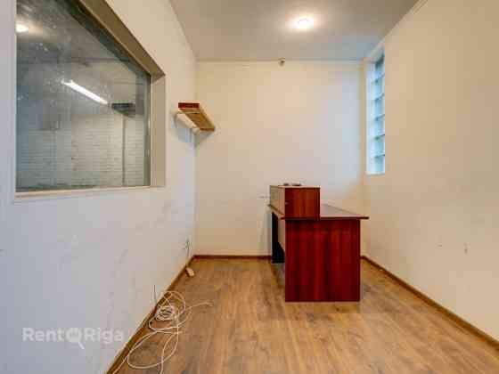 Iznomā noliktavas telpas Strenču ielā.  + kopējā platība 240 m2 + 3 fāžu elektrības pieslēgums + slē Rīga