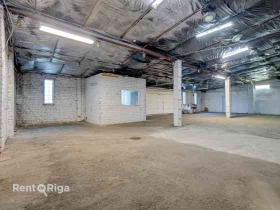 Iznomā noliktavas telpas Strenču ielā.  + kopējā platība 240 m2 + 3 fāžu elektrības pieslēgums + slē Rīga