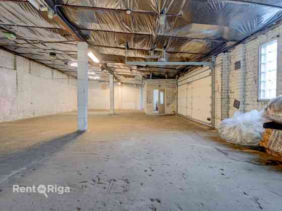 Iznomā noliktavas telpas Strenču ielā.  + kopējā platība 240 m2 + 3 fāžu elektrības pieslēgums + slē Rīga
