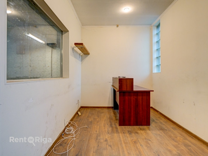 Iznomā noliktavas telpas Strenču ielā.  + kopējā platība 240 m2 + 3 fāžu elektrības Rīga - foto 6
