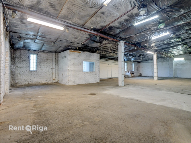 Iznomā noliktavas telpas Strenču ielā.  + kopējā platība 240 m2 + 3 fāžu elektrības Rīga - foto 2