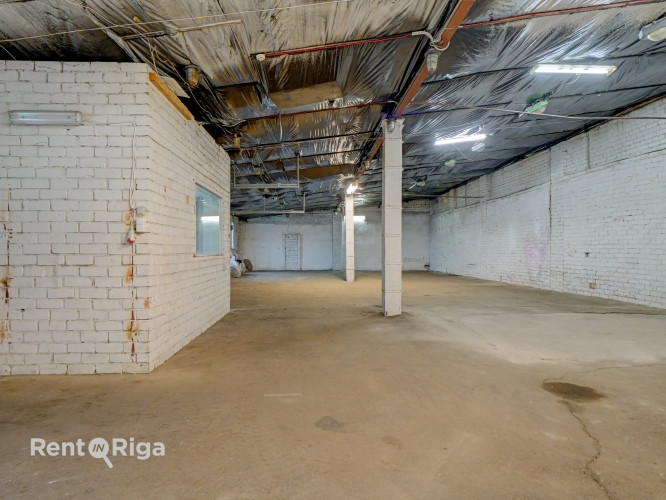 Iznomā noliktavas telpas Strenču ielā.  + kopējā platība 240 m2 + 3 fāžu elektrības Rīga - foto 3