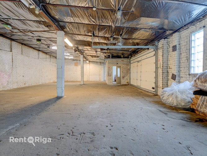Iznomā noliktavas telpas Strenču ielā.  + kopējā platība 240 m2 + 3 fāžu elektrības Rīga - foto 5