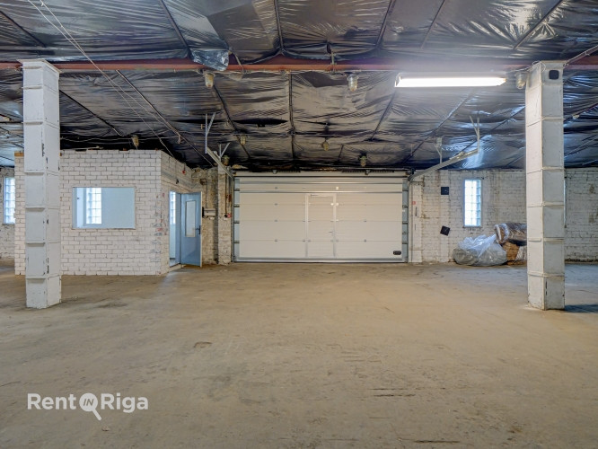 Iznomā noliktavas telpas Strenču ielā.  + kopējā platība 240 m2 + 3 fāžu elektrības Rīga - foto 1